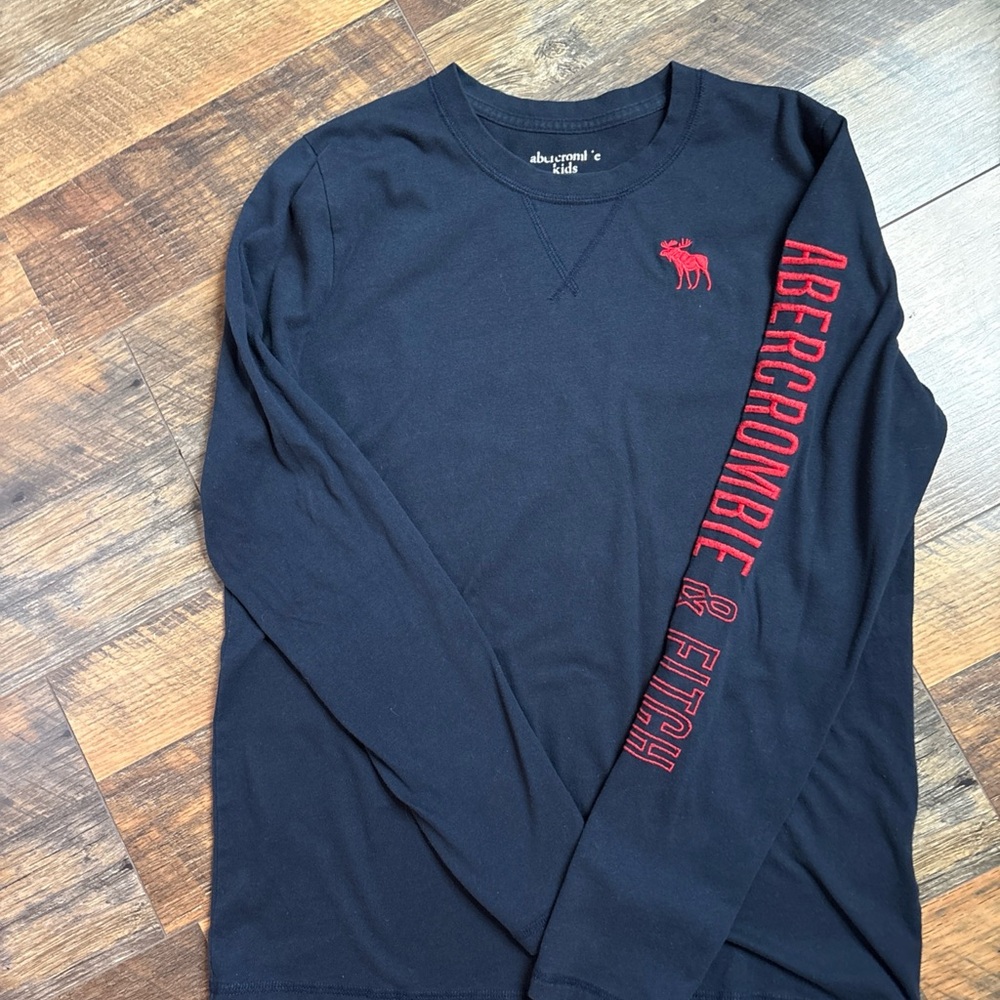 Abercrombie & Fitch Boys Navy Shirt with Red Embroidered spell out, size 16-18